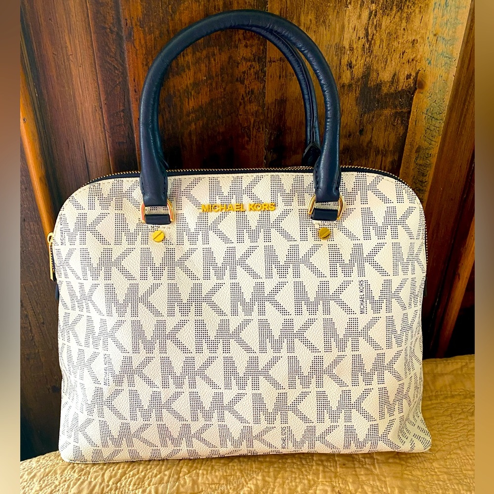 ✨NWT ✨MICHAEL Kors White/Blue Satchel Crossbody Handbag with strap.
